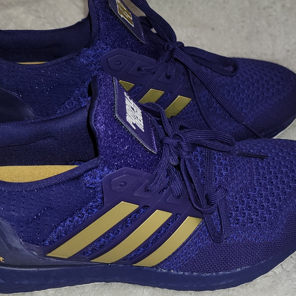 Washington Huskies adidas Ultraboost 1.0 DNA Running Shoe - Purple/Gold - Picture 3 of 9